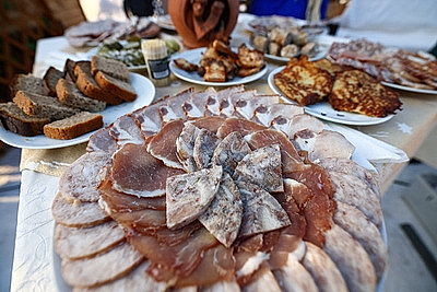 Деревня, где каждый мечтает стать \"царем\". Как в Семежево сохраняют уникальный обряд