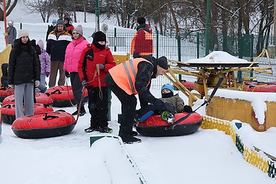 Любители активного отдыха провели праздничные выходные на снежных склонах