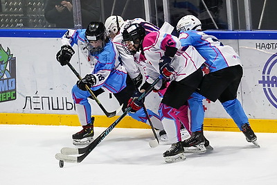 В хоккей играют не только мужчины. Всемирный женский хоккейный матч прошел в Минске