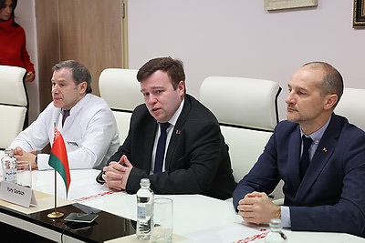 Роботический комплекс для операций запустили в МНПЦ хирургии, трансплантологии и гематологии