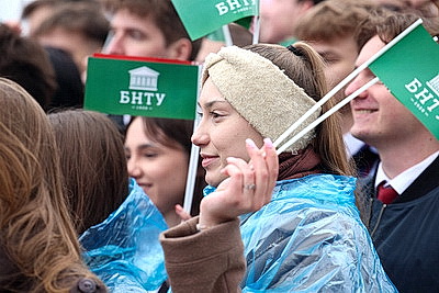 Торжественно и ярко. Церемония чествования государственных символов прошла в Минске