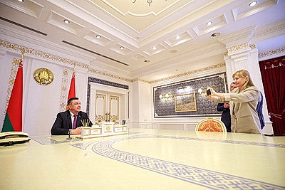 Представители предприятий-резидентов и сотрудники администрации СЭЗ \"Минск\" посетили Дворец Независимости