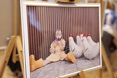 \"Ода белорусской женщине\". Со сцены Купаловского театра читают стихи на \"роднай мове\"