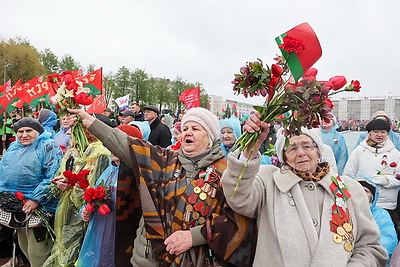 Праздничный Витебск. Жители и гости города празднуют День Победы