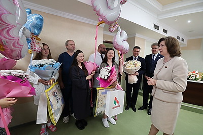 В Беларуси поздравили мам, родивших в День Независимости