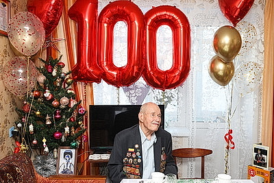 В Гомеле поздравили ветерана ВОВ Николая Касперовича с 100-летним юбилеем