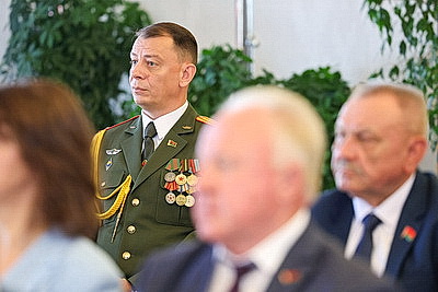 Турчин вручил госнаграды представителям различных сфер
