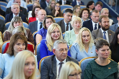 \"Важно опираться на людей и вместе решать вопросы\". Работу депутатов обсудил Сергеенко с активом Гродно