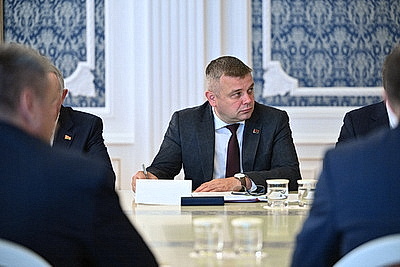 Лукашенко собрал совещание по реализации ключевых инвестпроектов за рубежом
