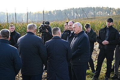Лукашенко ознакомился с экспериментом по повышению плодородия почв