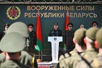 Лукашенко принял участие в церемонии приведения к военной присяге в Борисовском районе