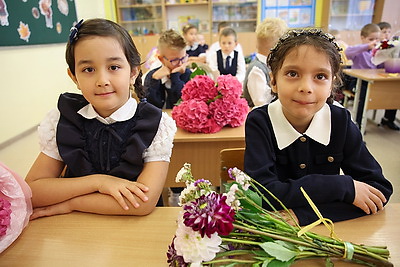 \"Школа для каждого, школа для всех\". В Минске прошли торжественные линейки ко Дню знаний