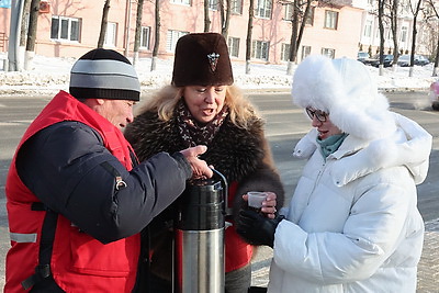Теплая забота в мороз: волонтеры Красного Креста помогли более 3 тыс. человек в Могилевской области
