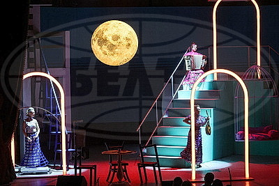 Театр \"Школа драматического искусства\" представил на \"M.@rt.контакт\" спектакль \"Дядюшкин сон\"