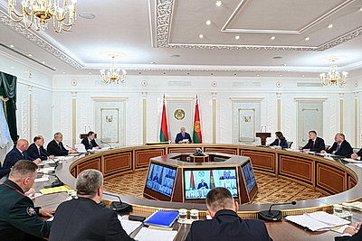 Техника, кадры и надежность сушильного хозяйства. Лукашенко назвал главные условия успеха уборочной
