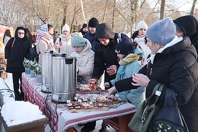 Православные верующие празднуют Крещение Господне