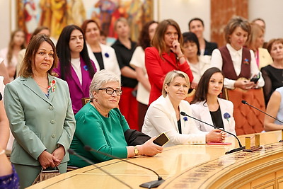 \"Мы разные, но мы едины\". Экскурсия во Дворец Независимости дала старт новому проекту Белорусского союза женщин