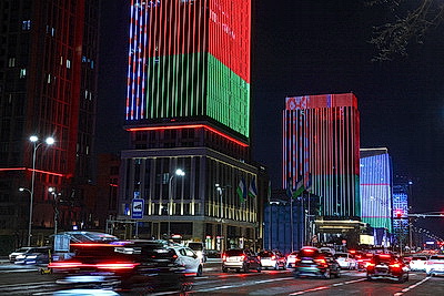 В Ташкенте здания окрасились в цвета белорусского флага