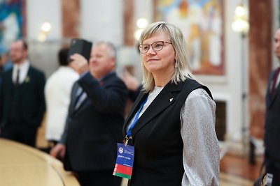 Делегация работников образования стран СНГ посетила с экскурсией Дворец Независимости