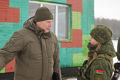 Контрольные стрельбы сдают военнослужащие 11-й отдельной мехбригады