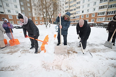 Последствия снегопада устраняют в городах Беларуси