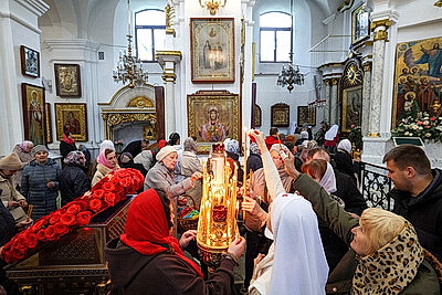 Благодатный огонь от гроба Господня доставили в Минск