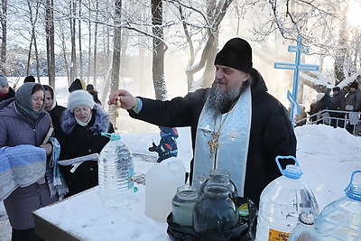 Православные верующие празднуют Крещение Господне