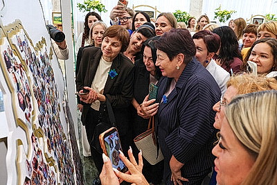 Представительницы Минской области внесли свой вклад в убранство Дворца Независимости