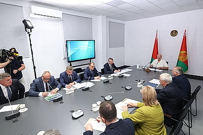 \"Можем конкурировать\". Лукашенко ставит задачу активнее осваивать рынок светодиодных ламп