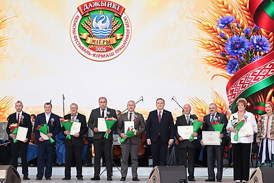 \"Дажынкі-2026\". Лучших тружеников села Витебской области чествуют в Миорах