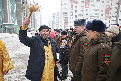 Ключи от арендных квартир получили 60 семей военнослужащих Борисовского гарнизона