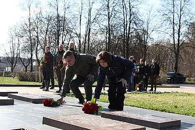 Республиканский субботник: председатель и члены Совета Республики трудились на благоустройстве мемориала
