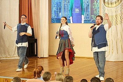 Песни и улыбки для детей и пожилых по всей стране. В Минске проходит акция \"Верить в себя\"