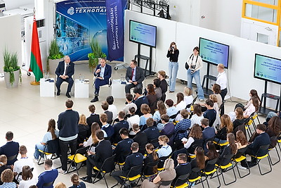 Способность превращать знания в действия. Снопков встретился с молодыми аналитиками