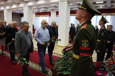 В Минске простились с белорусским политическим и государственным деятелем Вадимом Поповым