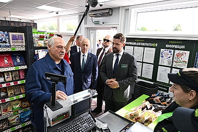 Торговля на селе и перспективы БелОМО. Лукашенко посетил Вилейский район