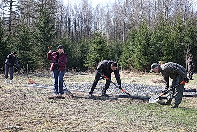 Республиканский субботник: коллектив Администрации Президента принял участие в благоустройстве мемориального комплекса и посадке леса