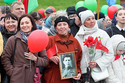 Праздничный Витебск. Жители и гости города празднуют День Победы