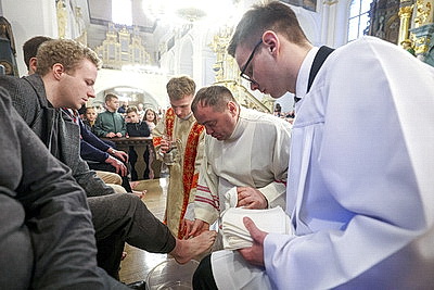 Католические верующие отмечают Чистый четверг