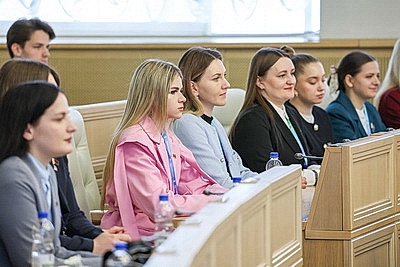 \"Разговор на равных\": диалог с молодежью состоялся в Совете Республики и Палате представителей