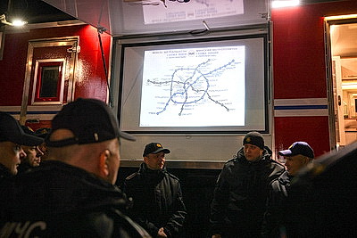 Ночные учения МЧС прошли на станции метро \"Аэродромная\" в Минске