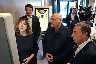 Лукашенко посетил один из ресторанов сети \"Мак.бай\"