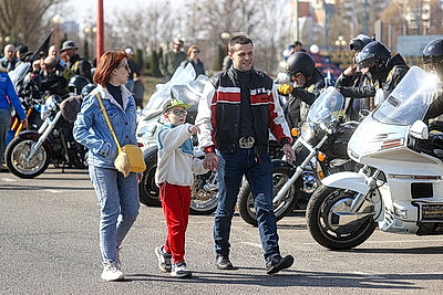 Рев мотора, блеск хрома и невероятная скорость. В Бресте торжественно открыли мотосезон-2026