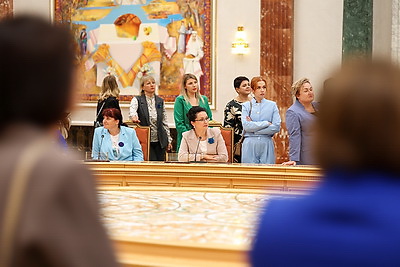 \"Мы разные, но мы едины\". Экскурсия во Дворец Независимости дала старт новому проекту Белорусского союза женщин