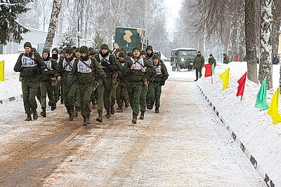 Внезапная проверка ВС продолжается. Бойцы сдают экзамен на выносливость