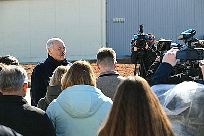 Лукашенко ознакомился с развитием мясного скотоводства и молочной отрасли