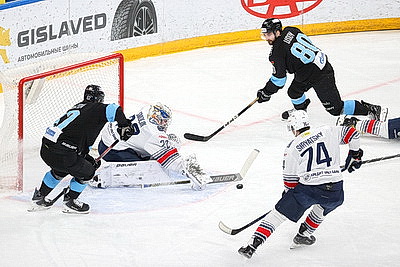 Хоккеисты \"Динамо\" не сумели поразить ворота \"Металлурга\" в домашнем матче