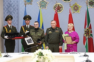 В Минске чествовали лучших военнослужащих срочной службы и их матерей