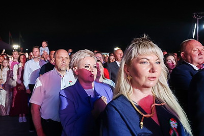 Праздничные концерты и акция \"Споем гимн вместе!\" прошли в регионах Беларуси