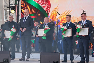 \"Дажынкі-2026\". Лучших тружеников села Витебской области чествуют в Миорах
